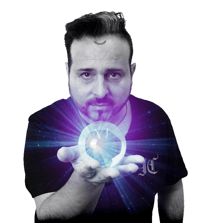 José Cuy sosteniendo una esfera de luz